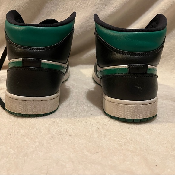 Jordan 1 Mid Green Toe - Picture 4 of 6